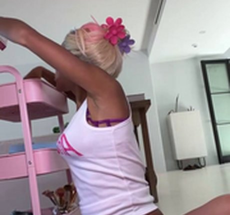 Doja Cat nude model img