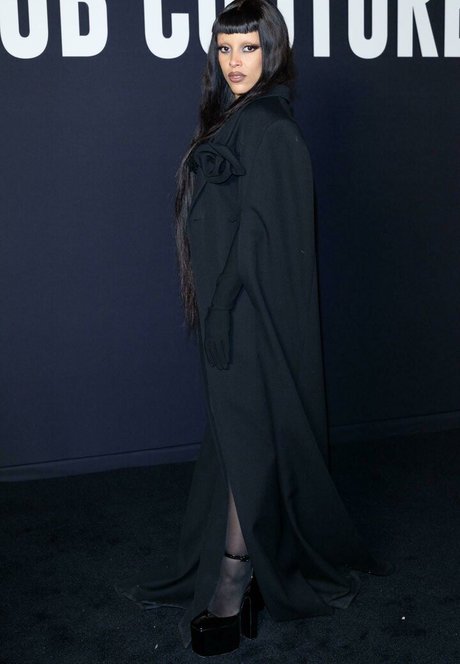 blonde yoga onlyfans art nude photo