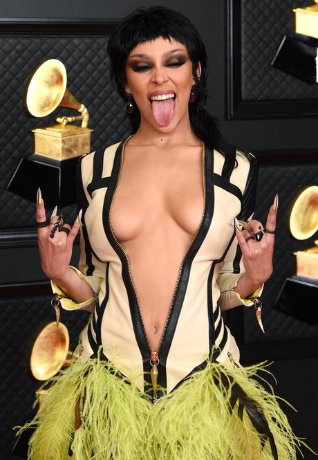 Doja Cat nude actress gallery