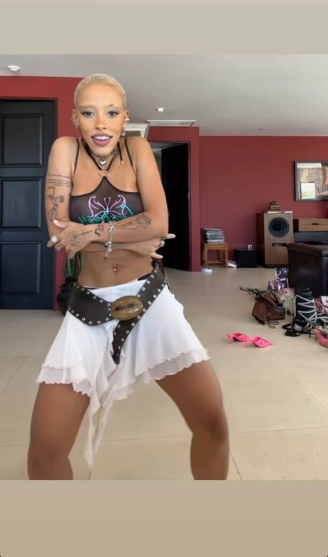 Doja Cat nudes model photos