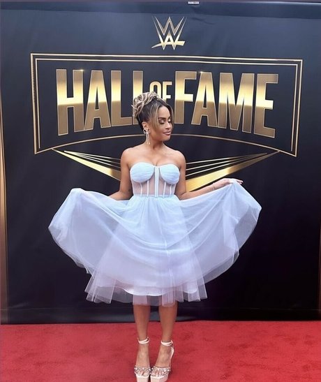 Kayla Braxton art model photo