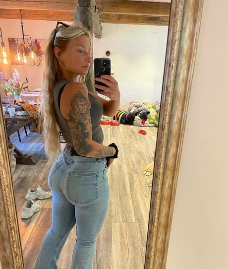 Johanna Juhlin model pretty image