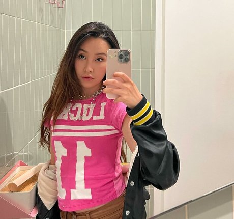 Olivia Sui star nudes picture