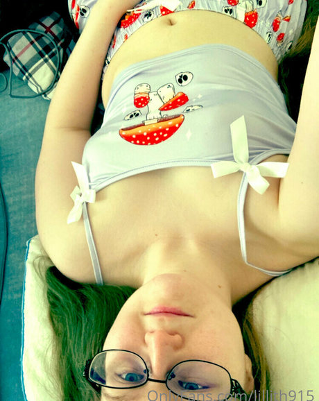 lillith915 erotic actress photo