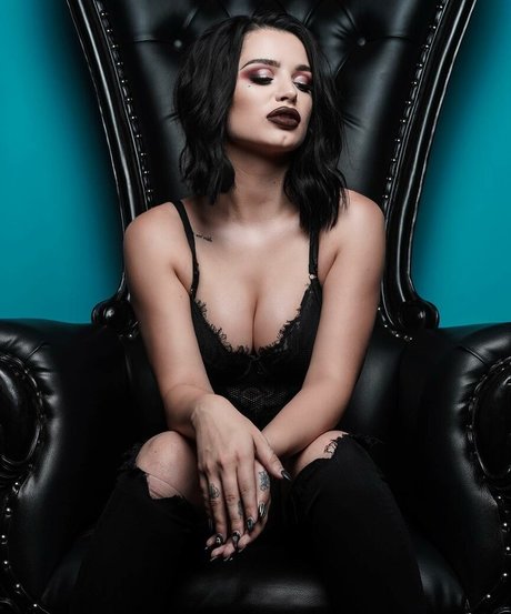 Saraya Bevis star porn archive