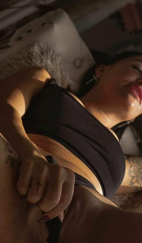 mo vivike sex star img