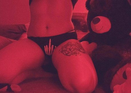 saberthot sexy actress photos