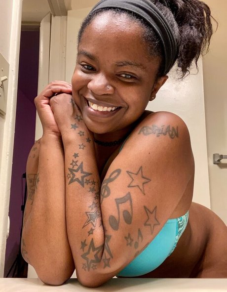 yummybrownfox adult star img