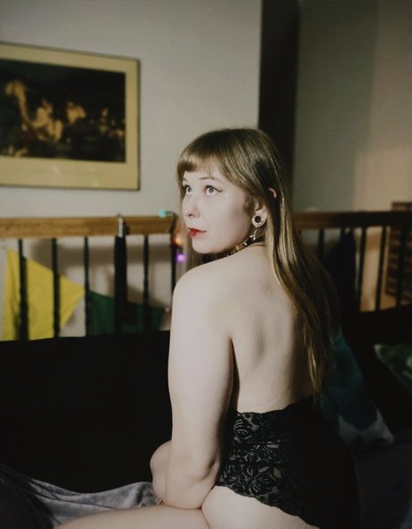 cappucino queen model hot image