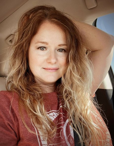 ellierenee model porn photo