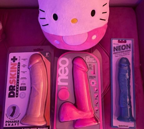 avianaviolet naked actress images