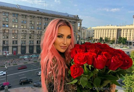 ladyink naked actress photos