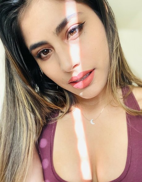 luxie xo exclusive model image