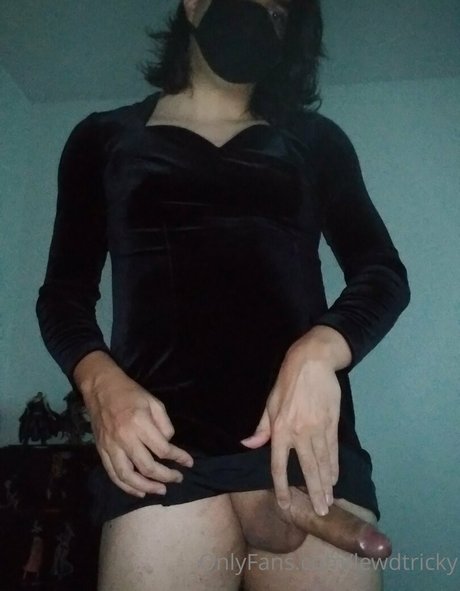 lewdtricky model naked photos