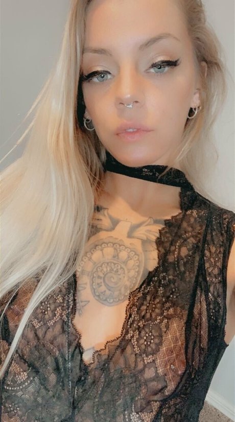 unalome hot actress img