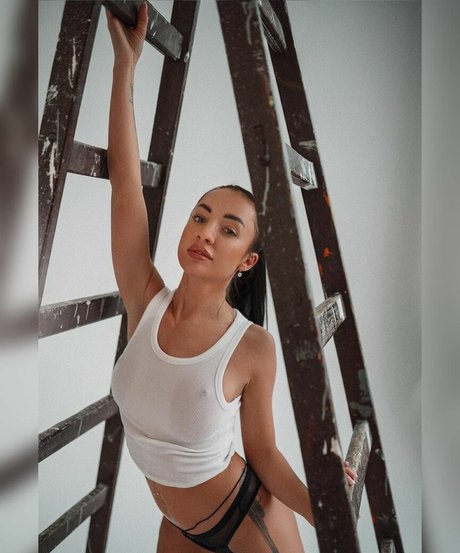 marikadurka__ beautiful model image