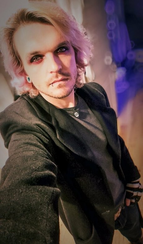 joystiknik hot model pic