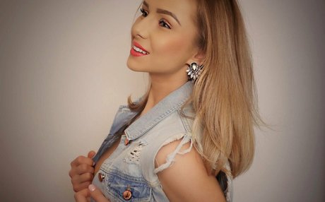 savage alessia pornstar top pic