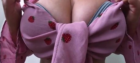 Mila Volker Quick model image