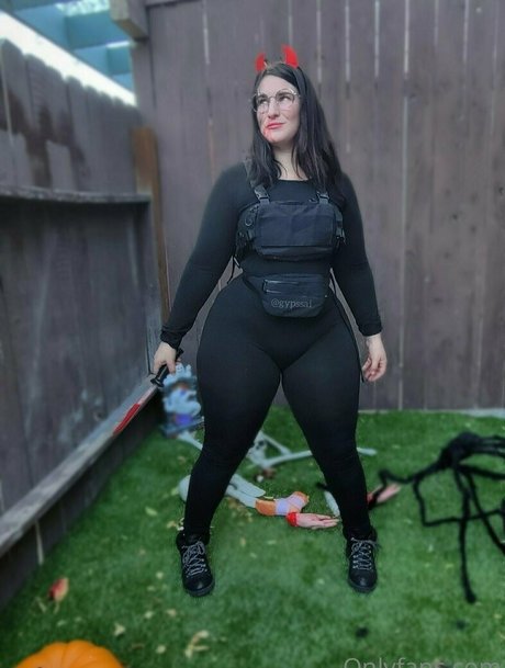 gyppyworldfreeforever star nude image