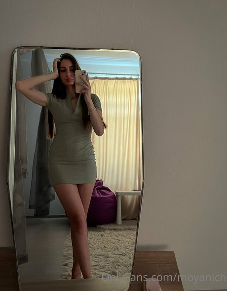 moyanich nude star pics