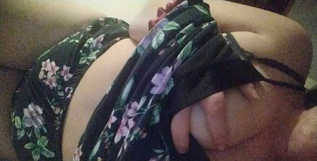 sara997 naked model img