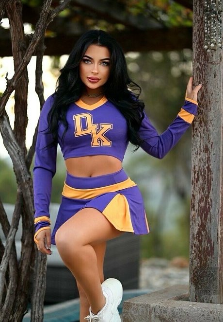 christinaenaa xxx model image