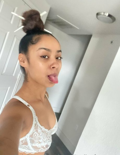 thepetitedivafreepage model porn archive