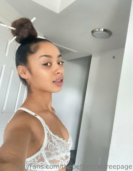 thepetitedivafreepage nude model pic