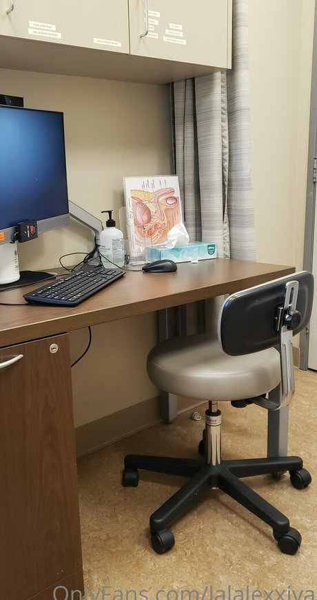 lalalexxiva hot pornstar img