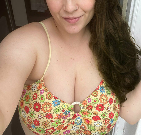 misscordeliafree hot actress img