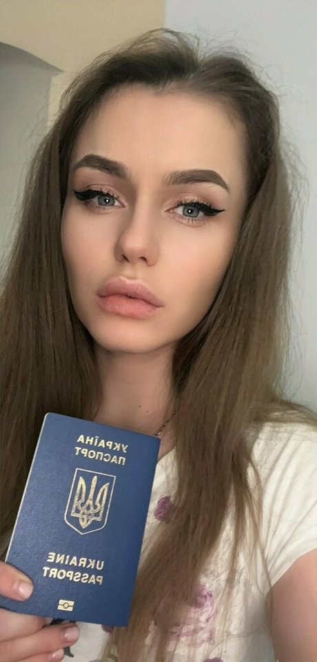 natyaurumfree model top pic