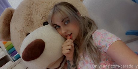 caradaily model nude photos