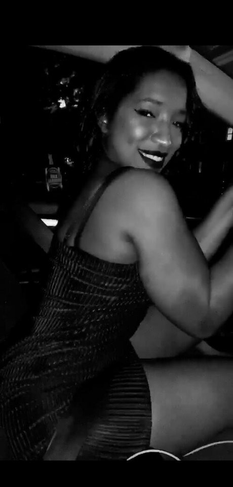 violetvixennfree sex model photo