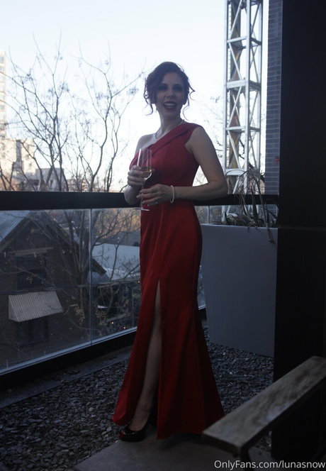 lunasnow nude model pic