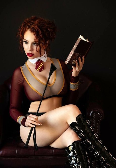 lunasnow nude model images