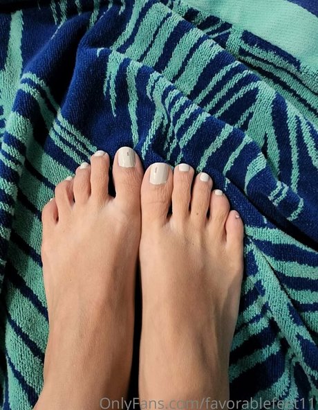favorablefeet11 model sex pics
