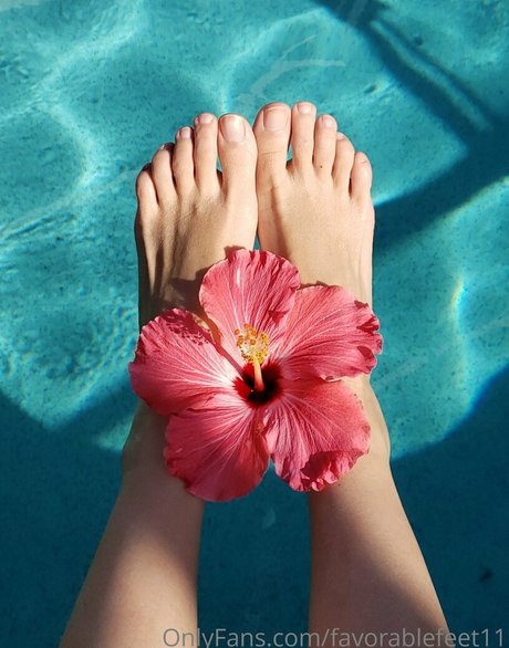 favorablefeet11 model high quality img