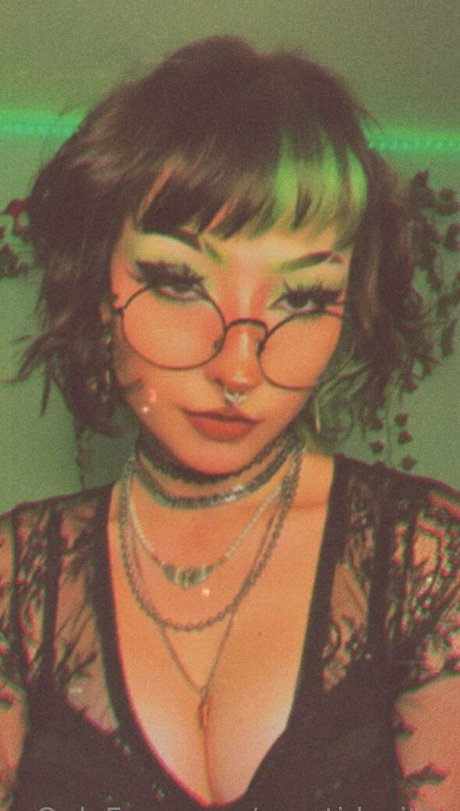 cryptidcaitlin model best pics