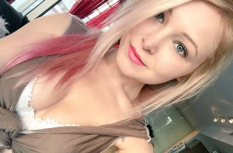 Nyxii xxx model photo