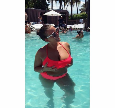 Lizzy Maguire star naked photo