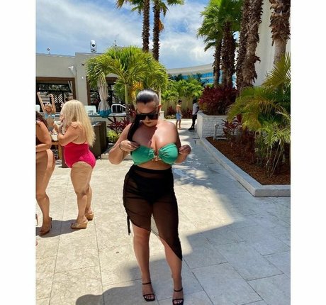 Lizzy Maguire sexy model galleries