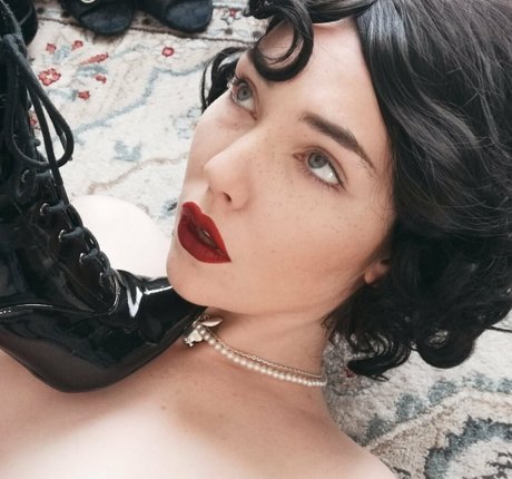 dinkydemure nude actress gallery