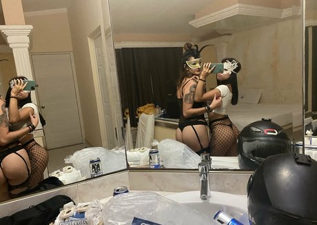 sarahrobert xxx model images