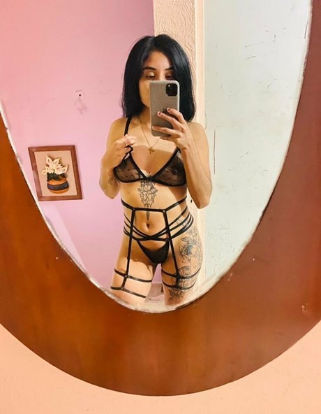 sarahrobert nude model photo