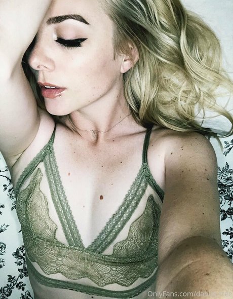 dahlia free free actress photo