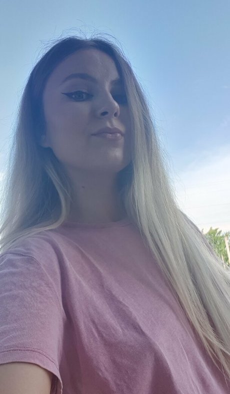 tsdelia erotic actress archive