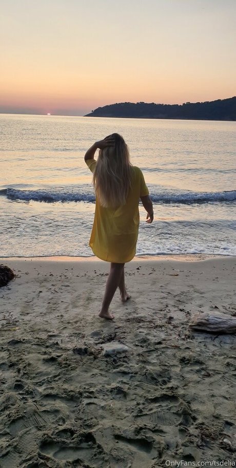 tsdelia sexy pornstar img