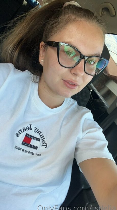 tsdelia naked model photo