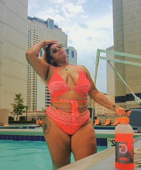 TheeChinaWhite star exclusive photo